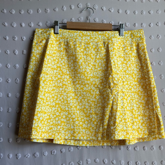 Rip Skirt Hawaii Adjustable Wrap Skirt Sz L Short Length Yellow Flowers - Picture 1 of 4